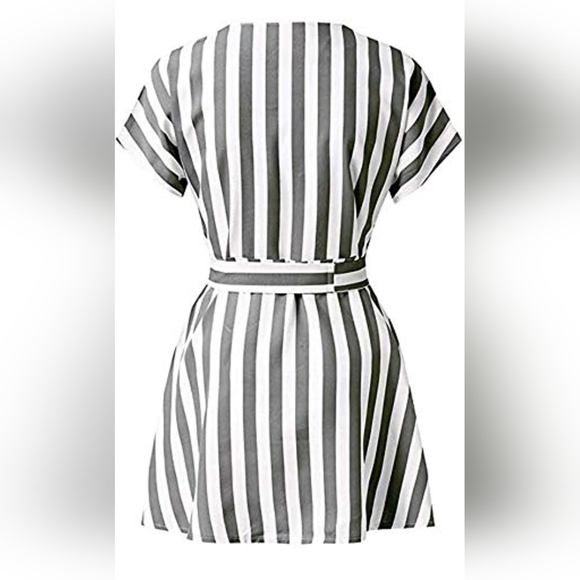 NEW! Casual Short Sleeve, Mini dress w/ Grey Strip and Pockets, Size Large - Picture 2 of 11